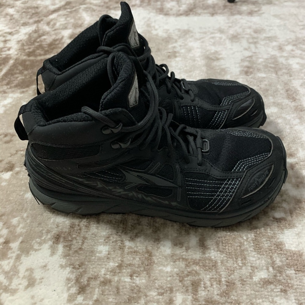 Altra men’s Lone Peak Mid shoes black men’s 10